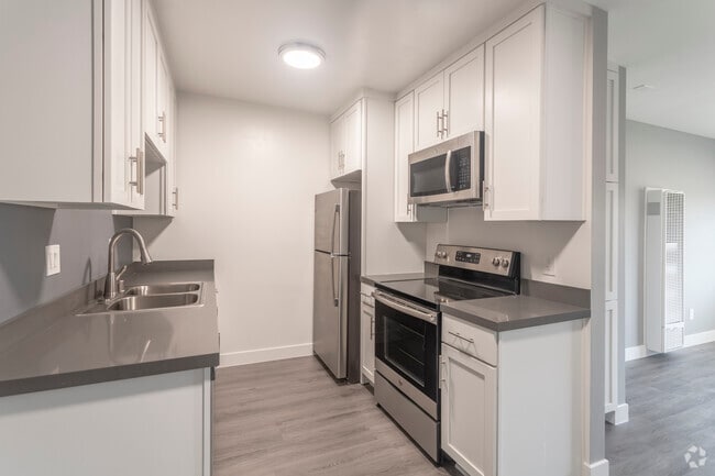 1HAB, 1BA - 550&nbsp;ft² - Sterling Terrace-City Heights Adjacent