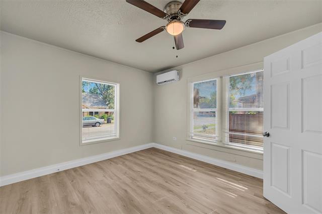 Photo - 305 NW 23rd St