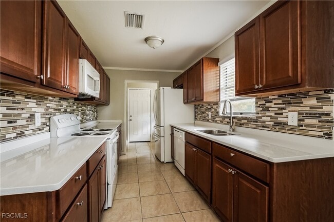 Photo - 5009 2nd St W