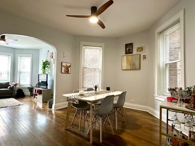 Photo - 819 N Rockwell St Unidad 1