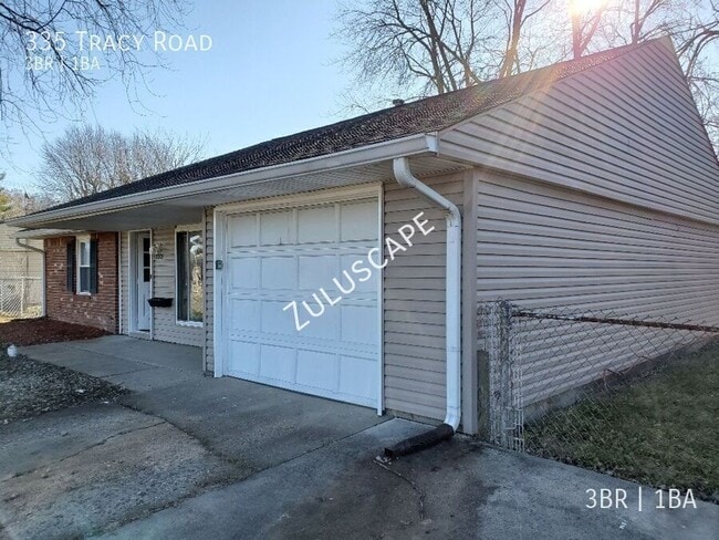 Photo - 335 Tracy Rd