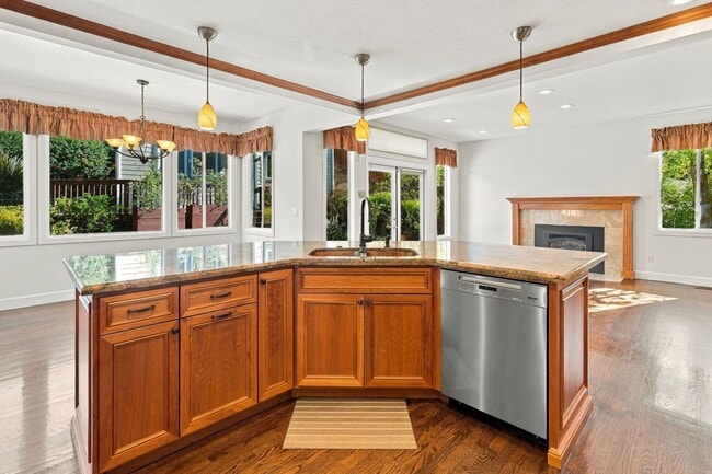 25 Biscayne Ct