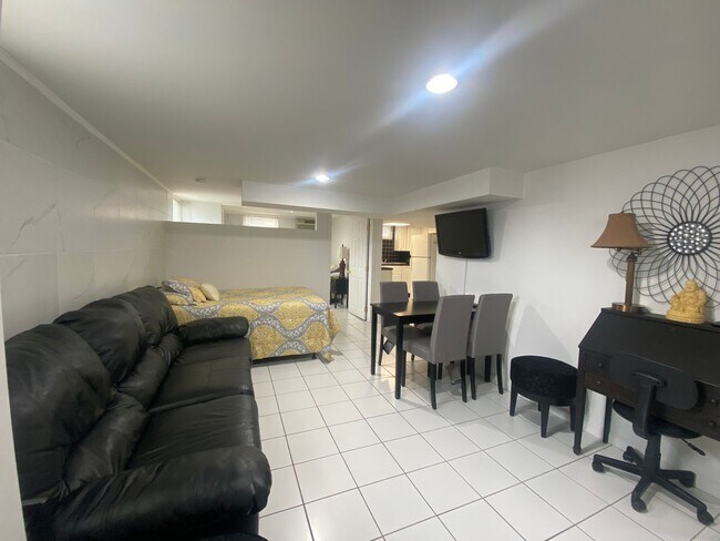 Photo - Charming 1 bedroom, fully furnished apartment Unit 2655 Eldridge Avenue