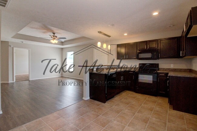 Photo - 3 Bedroom Home with Fenced Yard