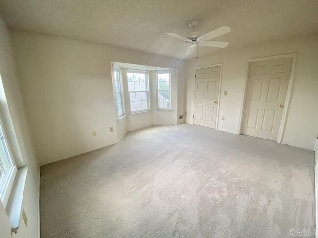 Photo - 31 Dartmouth Way