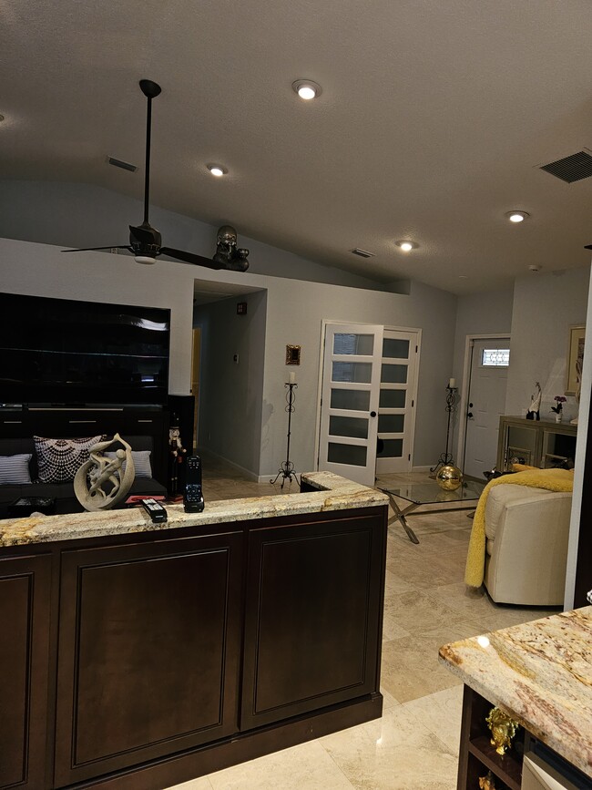 Photo - 7076 Middlebury Dr Casa