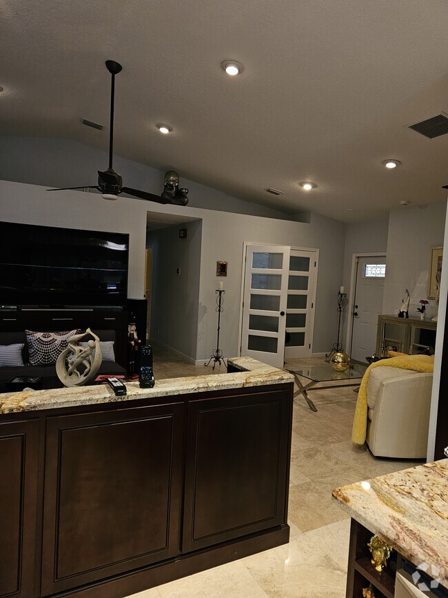 Building Photo - 7076 Middlebury Dr Rental