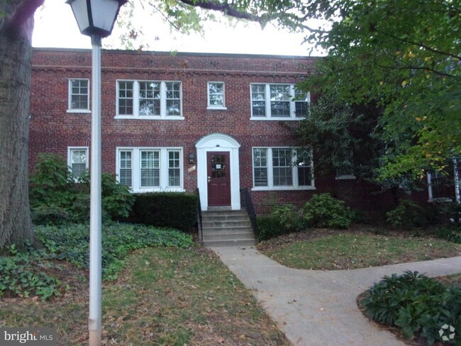 Building Photo - 1776 N Troy St Rental