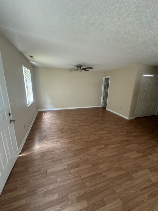 Photo - 138 Taylor Rd Unit 1