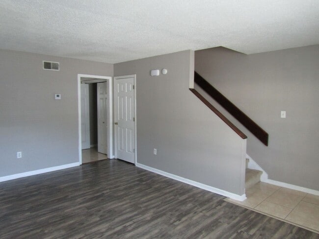 Photo - 1100 Pineland Ave