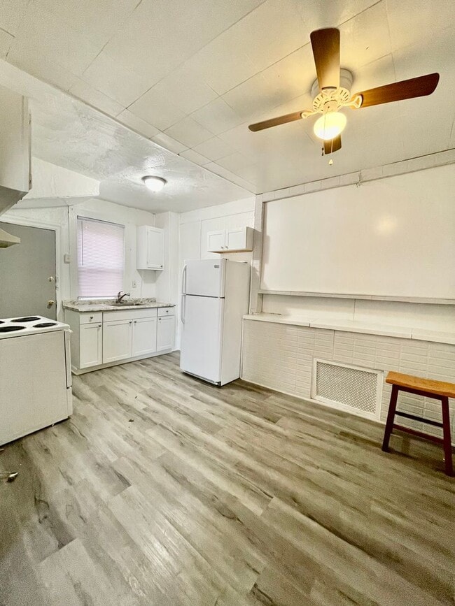 Photo - 3 Bedroom Home Available Now