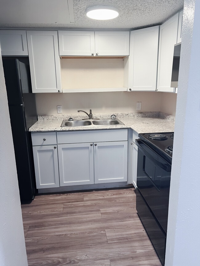Photo - Oakcrest Apartments