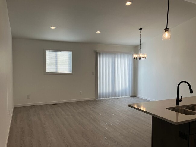 Photo - 4 Bed 3 Bath Twin Home