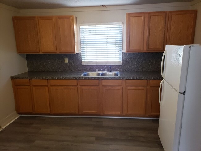 Photo - 908 S Main Ave