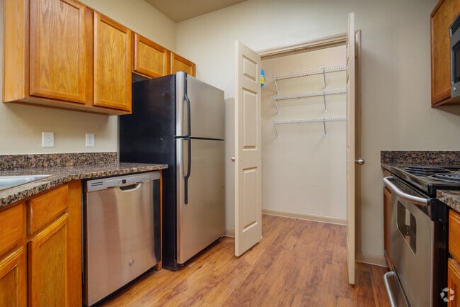 2BR, 2BA - 1097SF Kitchen - Vista Ridge Apartment Homes