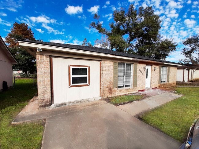 Photo - 3662 Hemlock Ln
