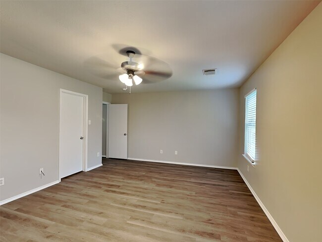 Photo - 1207 Hannover Blvd