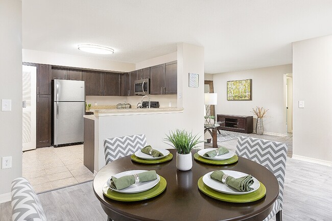 Club Lake Pointe Apartments