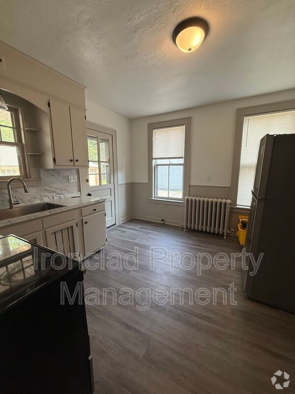 Building Photo - 14-16 Pease Ave Unit 2 Rental