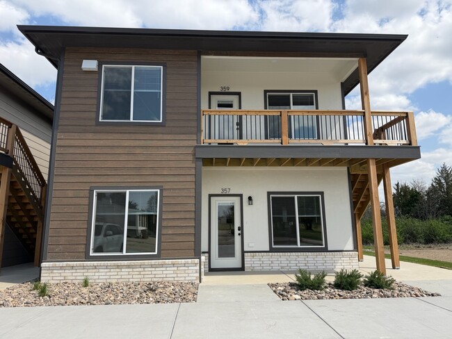 Building Photo - 357 Turnpike Rd