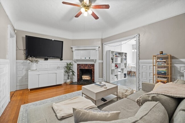 Building Photo - 259 Beacon St Unit 23 Rental