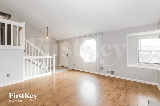 Photo - 1389 Millstream Trail NW
