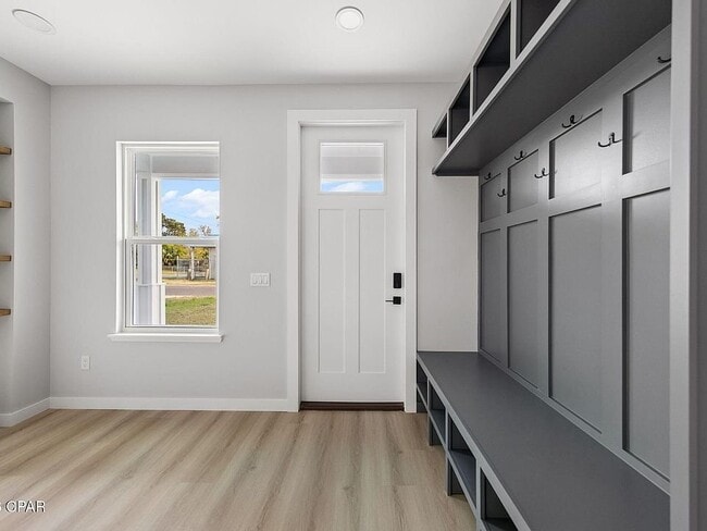 Photo - 517 E 8th St