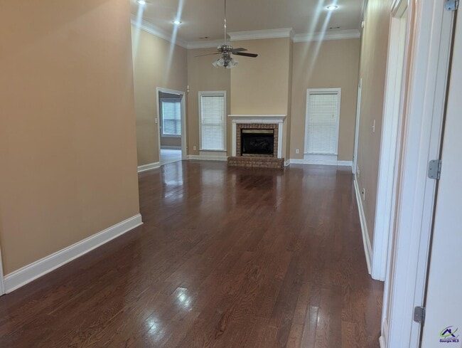 Photo - 140 Wessex Dr