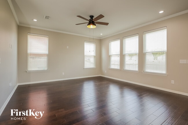 Photo - 437 Northern Red Oak Dr