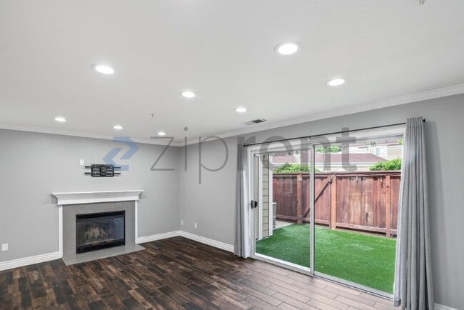 Photo - 5045 Hiller Ln