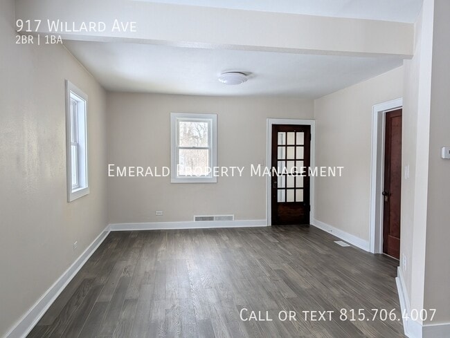 Photo - 917 Willard Ave W