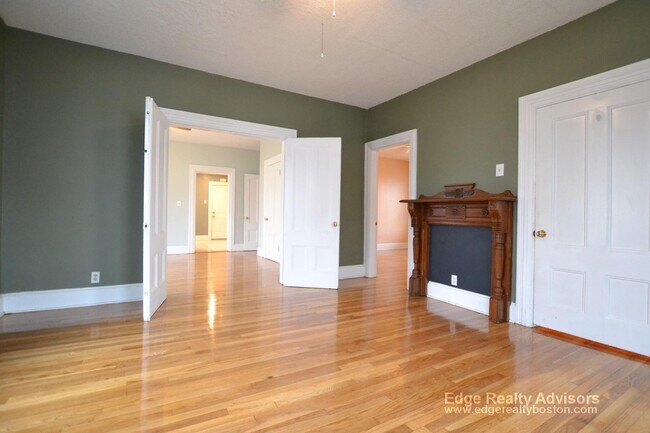 Photo - 22-24 Everett Sq Unit 1