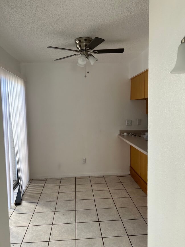Kitchen sitting area with ceiling fan - 1345 Trudy Elaine Dr Unit A
