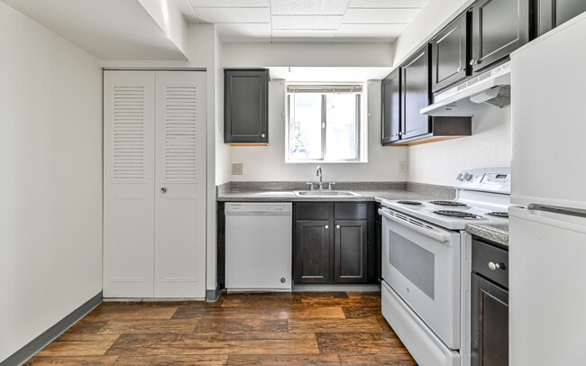 Photo - Hillcrest Apartments