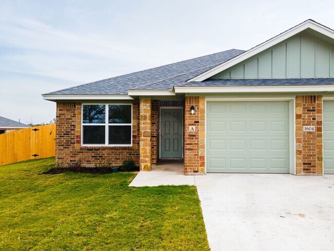 Photo - 1604 Pima Trail