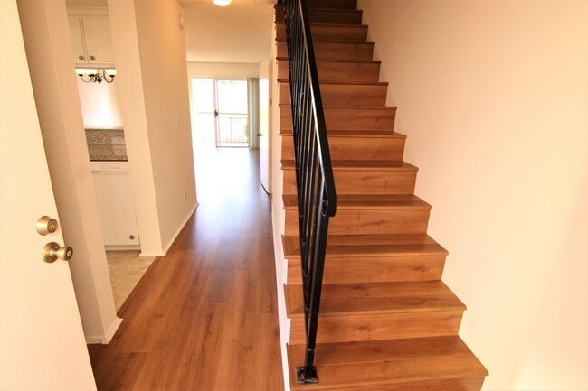 Photo - 13552 Burbank Blvd Unidad 3