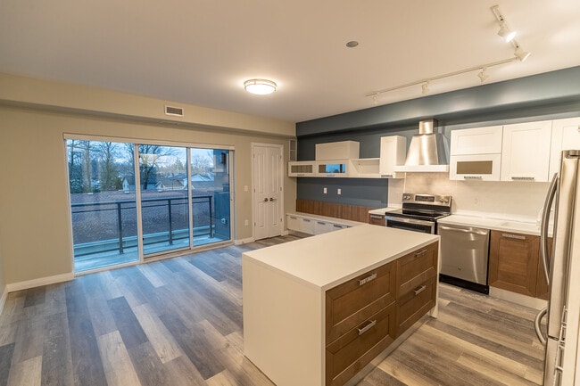 Building Photo - 6479 Montrose Rd