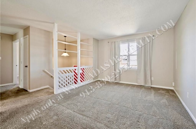 Photo - Adorable 3 Bed 2 Bath Duplex in Olathe-Available NOW!!