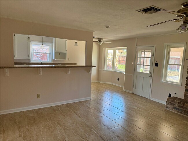 Photo - 1109 Sally Anne Dr