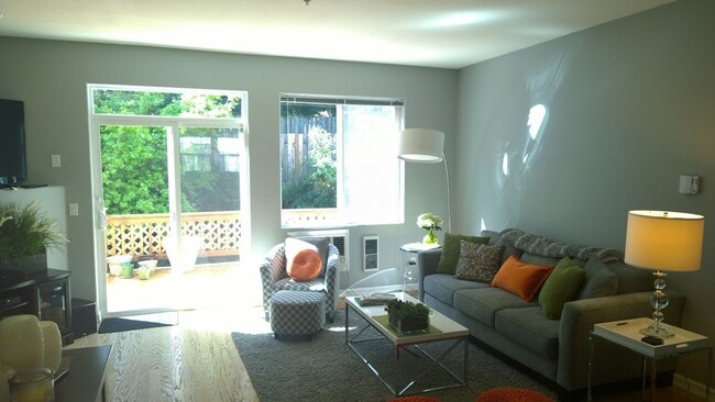 Photo - Beautiful Murrayhill Townhome with Dual Primary Suites & Private Backyard!