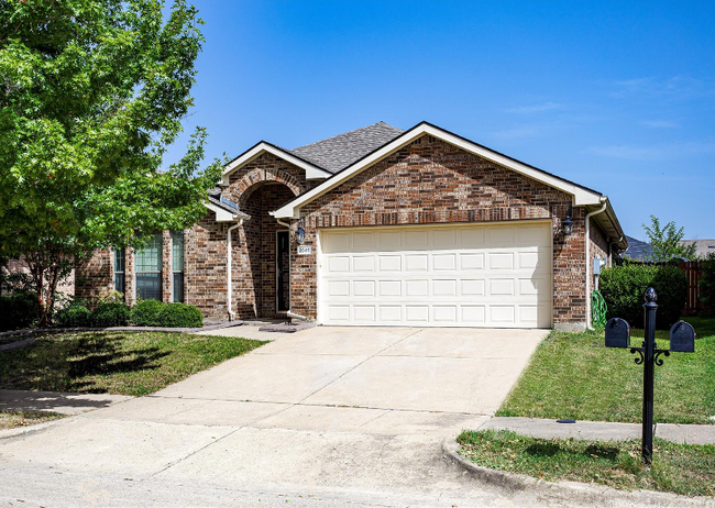 Photo - 2048 Lake Trail Dr House