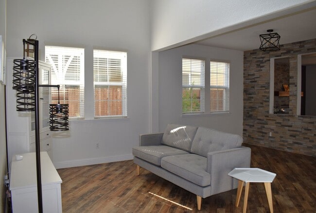Photo - 4624 Coppola Cir