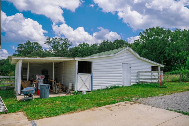 Photo - 1503 Cornersville Hwy