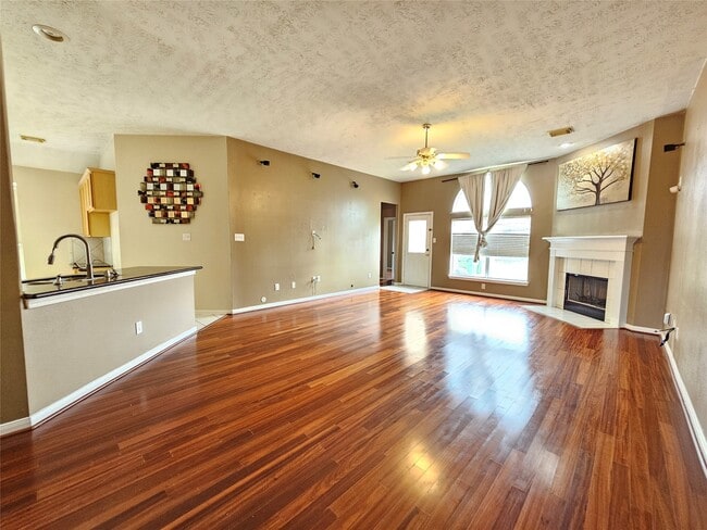 Photo - 7714 Chateau Point Ln