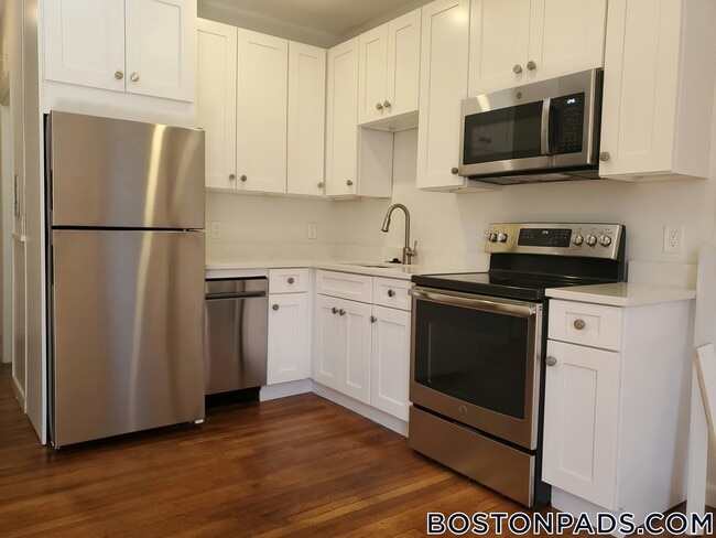 Building Photo - 499 Beacon St Unit 2