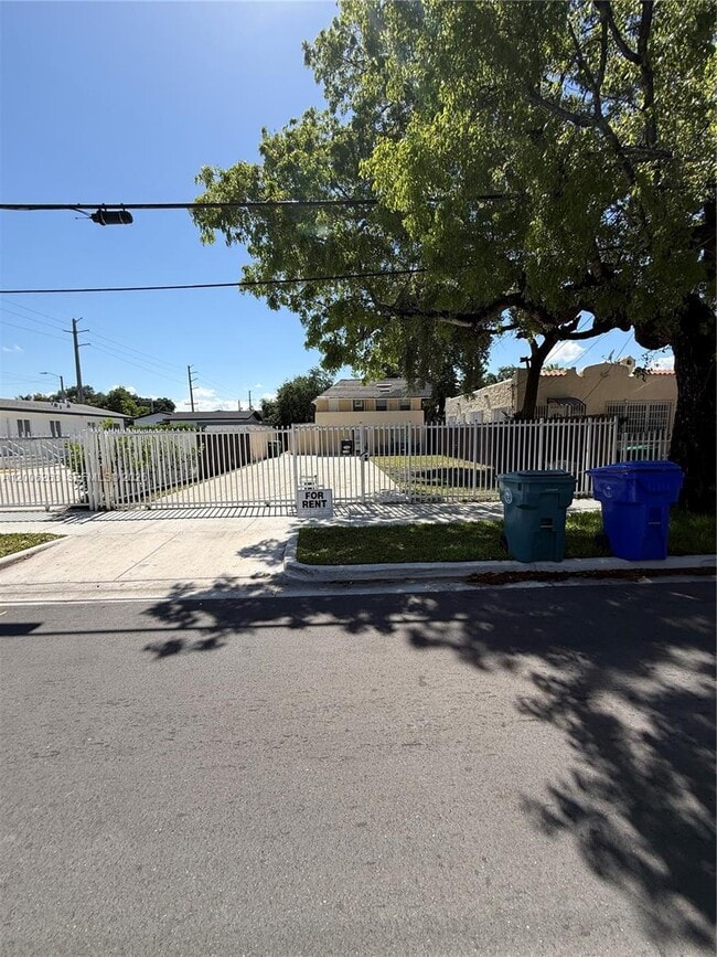 Building Photo - 6716 NW 6th Ave Unit 2