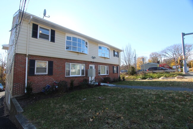 Building Photo - 123 Highland Ave Unit 3