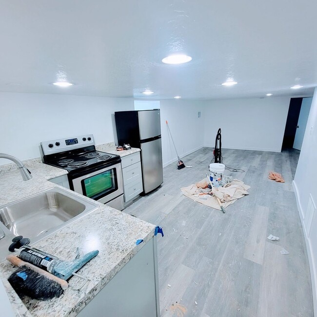184 W Center St