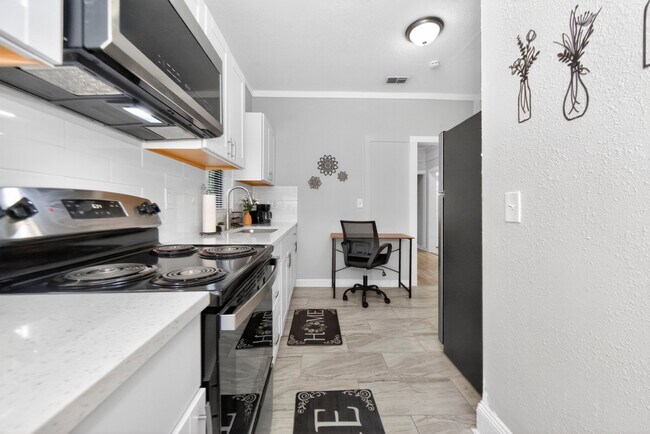 Photo - 2724 Hubbard St