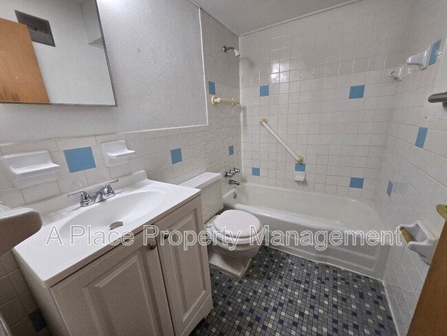 Photo - 2727 Hampton Ave